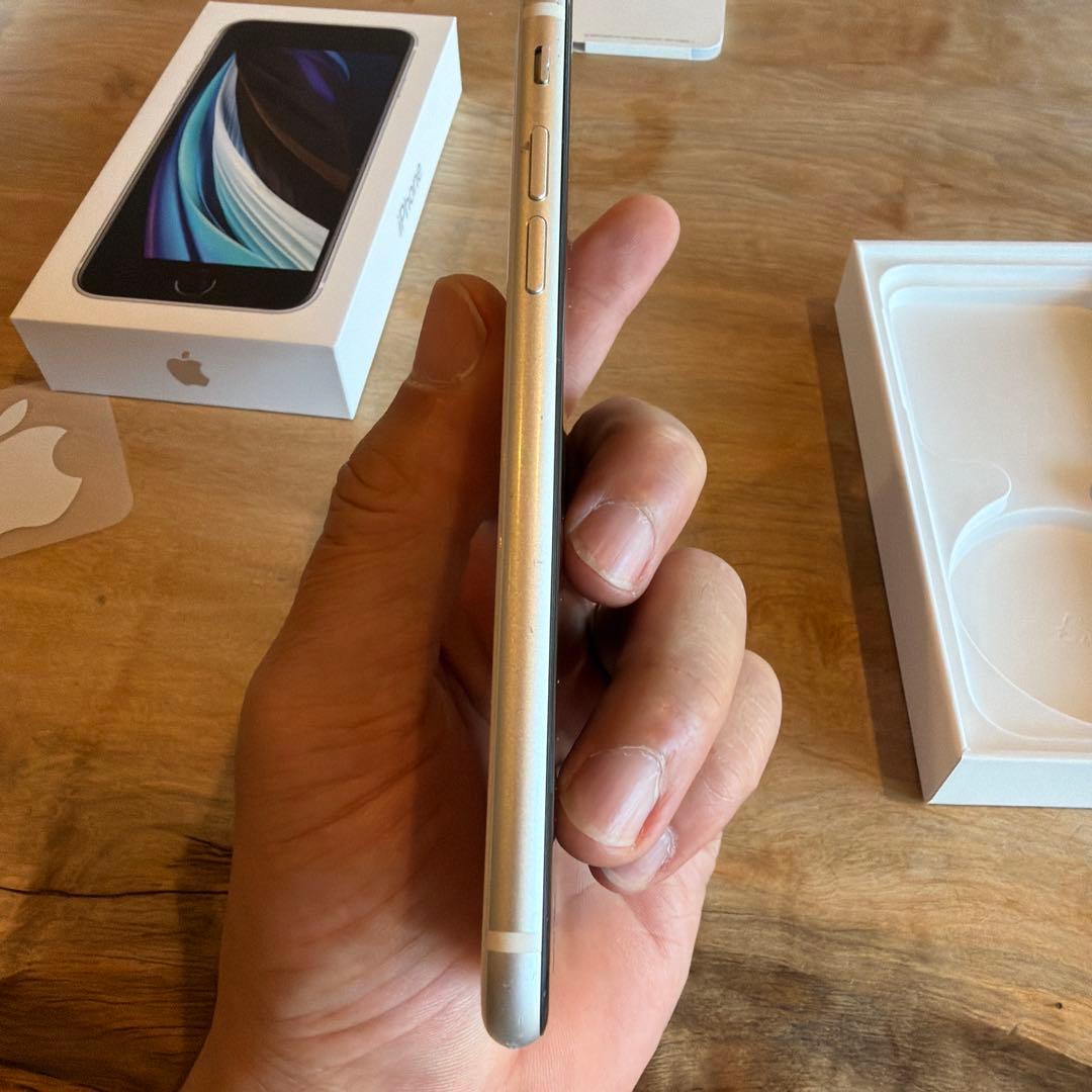 Apple iPhone SE (第2世代) ホワイト　SIMフリー　　ジャンク