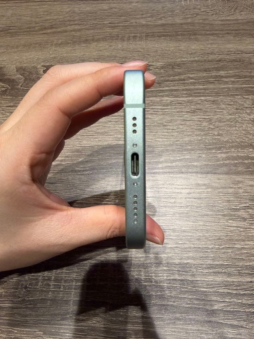 iPhone15 グリーン 128gb simフリー　美品　緑