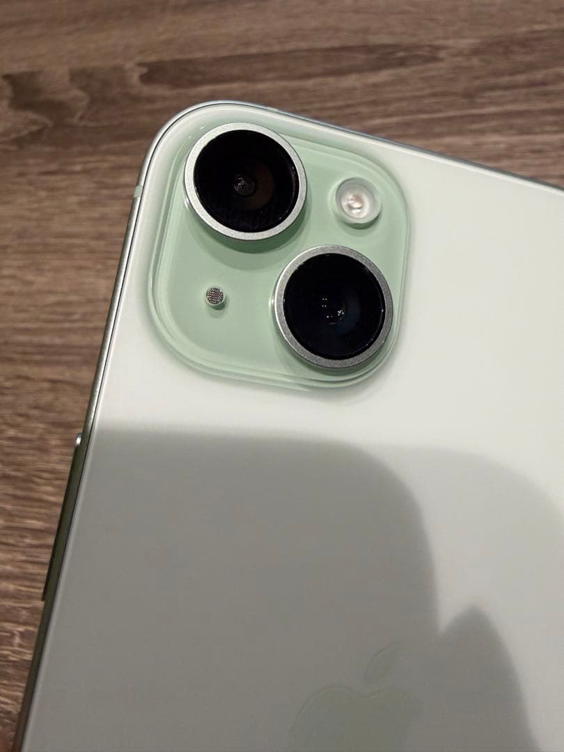 iPhone15 グリーン 128gb simフリー　美品　緑