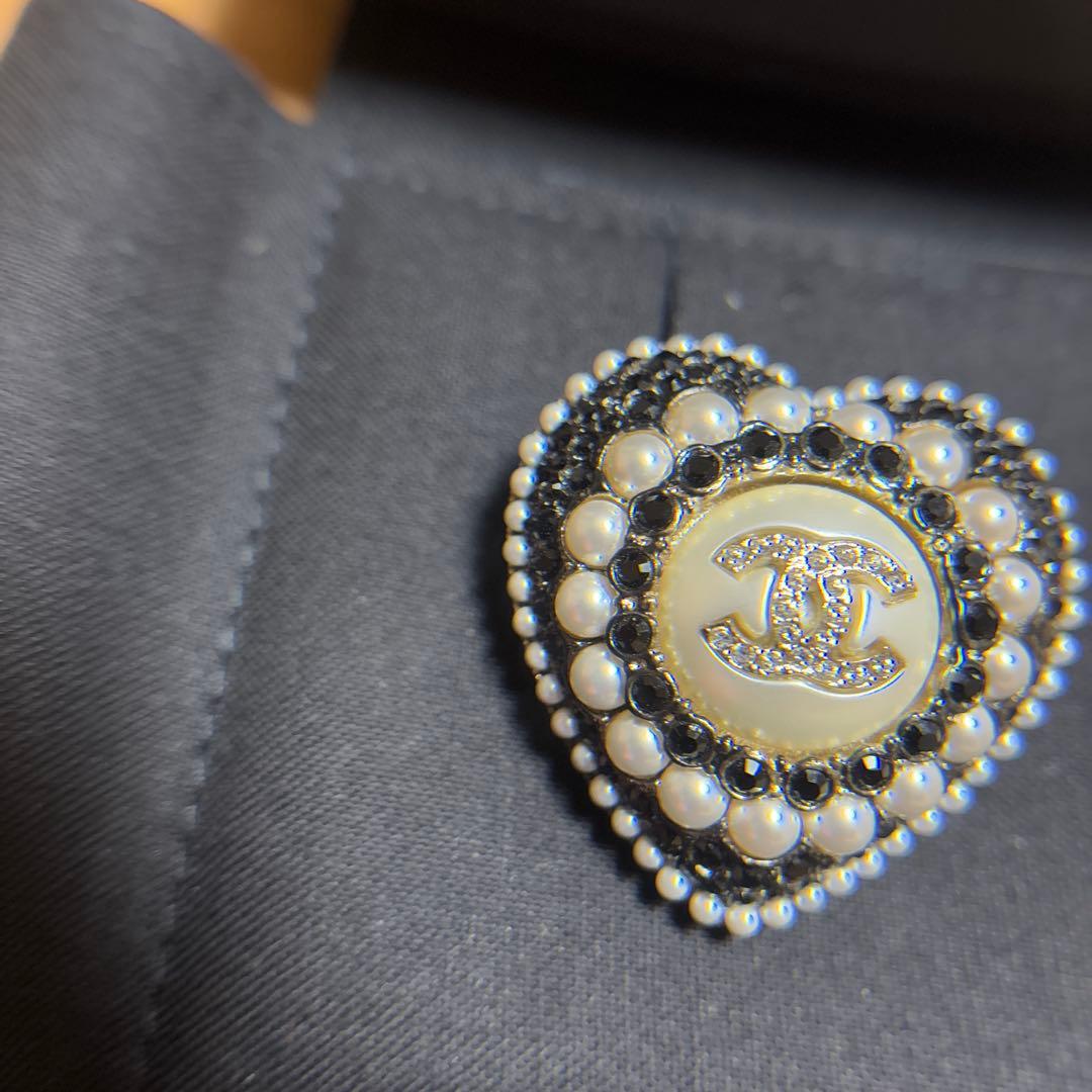 CHANELシャネルハートブローチ