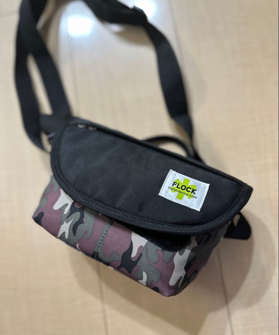 Canon EOS M100 ホワイト レンズ2本付属 持ち運び用ケース付き