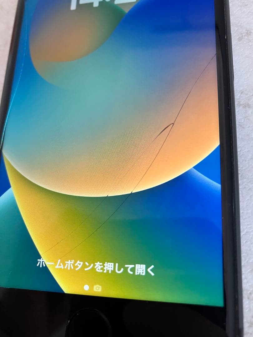 iPhone 8ブラック 画面ひび割れあり