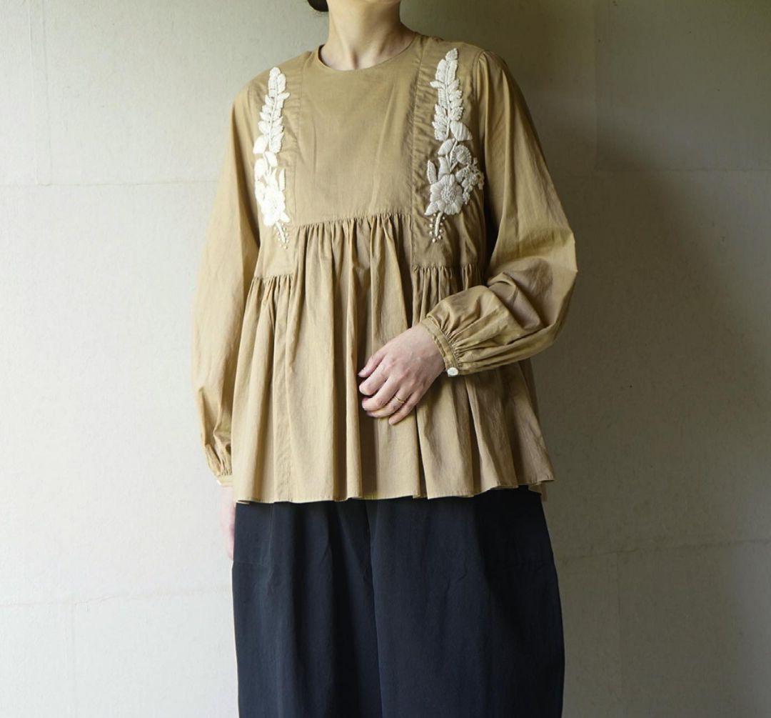 susuri ススリ リヴブラウス ギャザー 刺繍