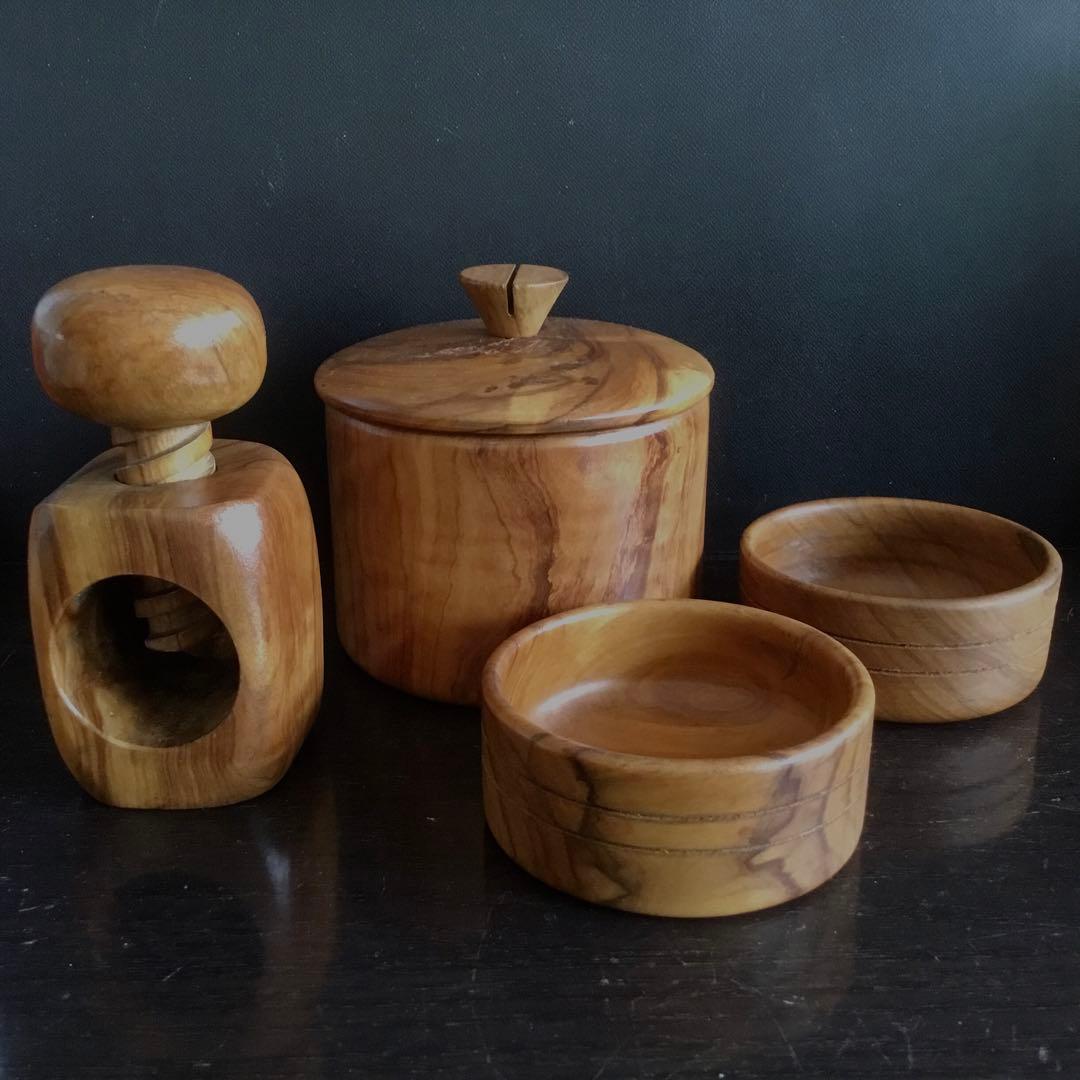 Oliv art 胡桃割り　蓋付き容器　小皿２個　計４点　ヴィンテージ