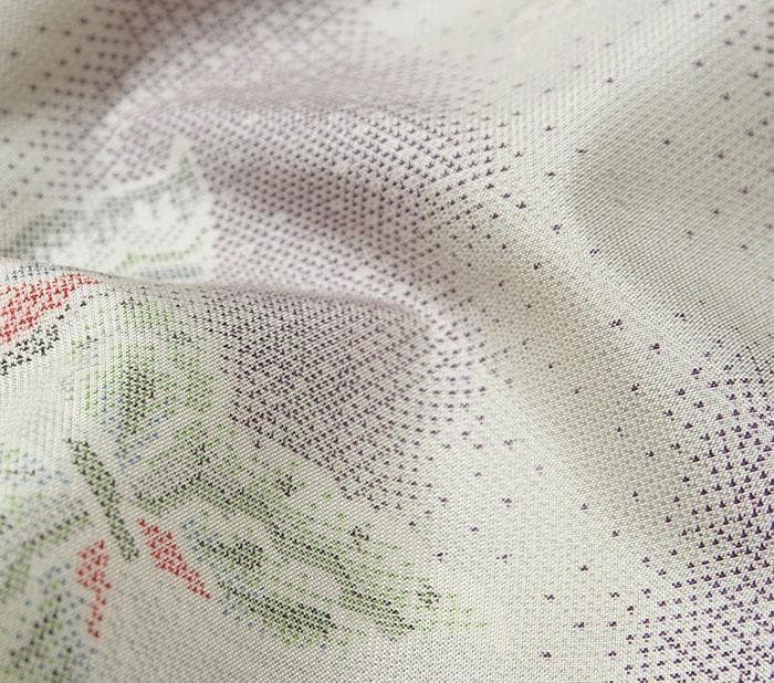 7726■　本場大島紬　泥白染　蝶の舞　経緯絣　７マルキ　未使用