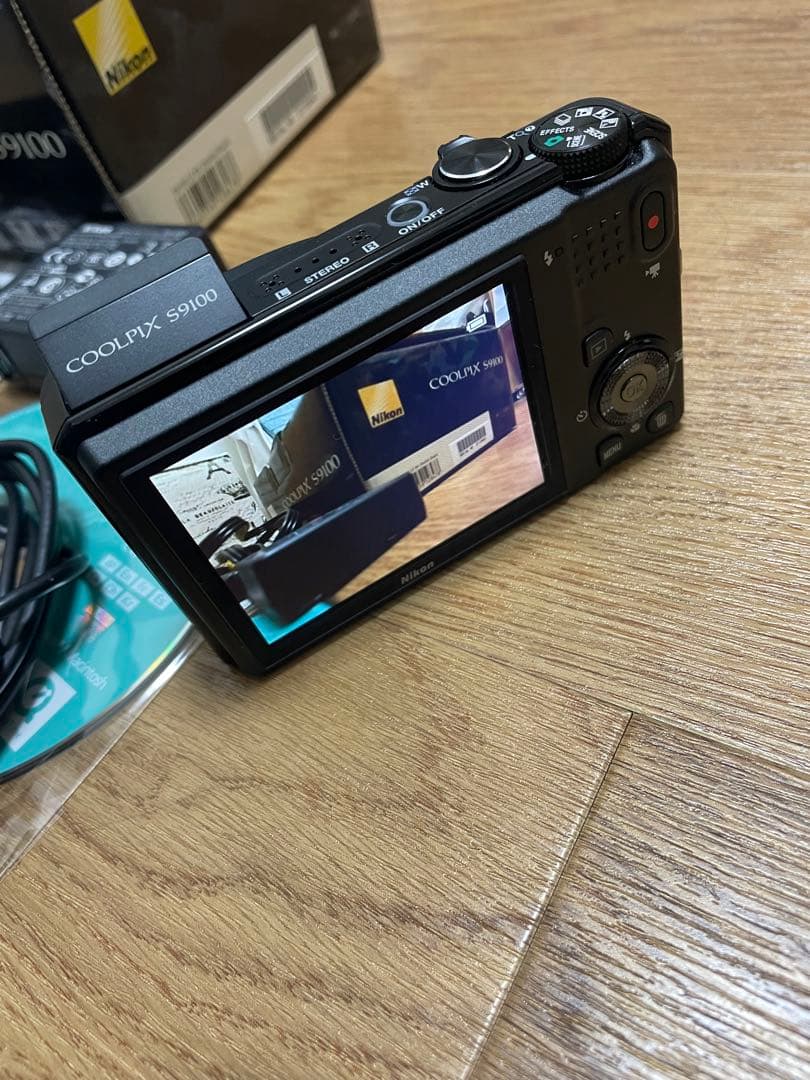 c*m様 Nikon COOLPIX S9100 本体と付属品