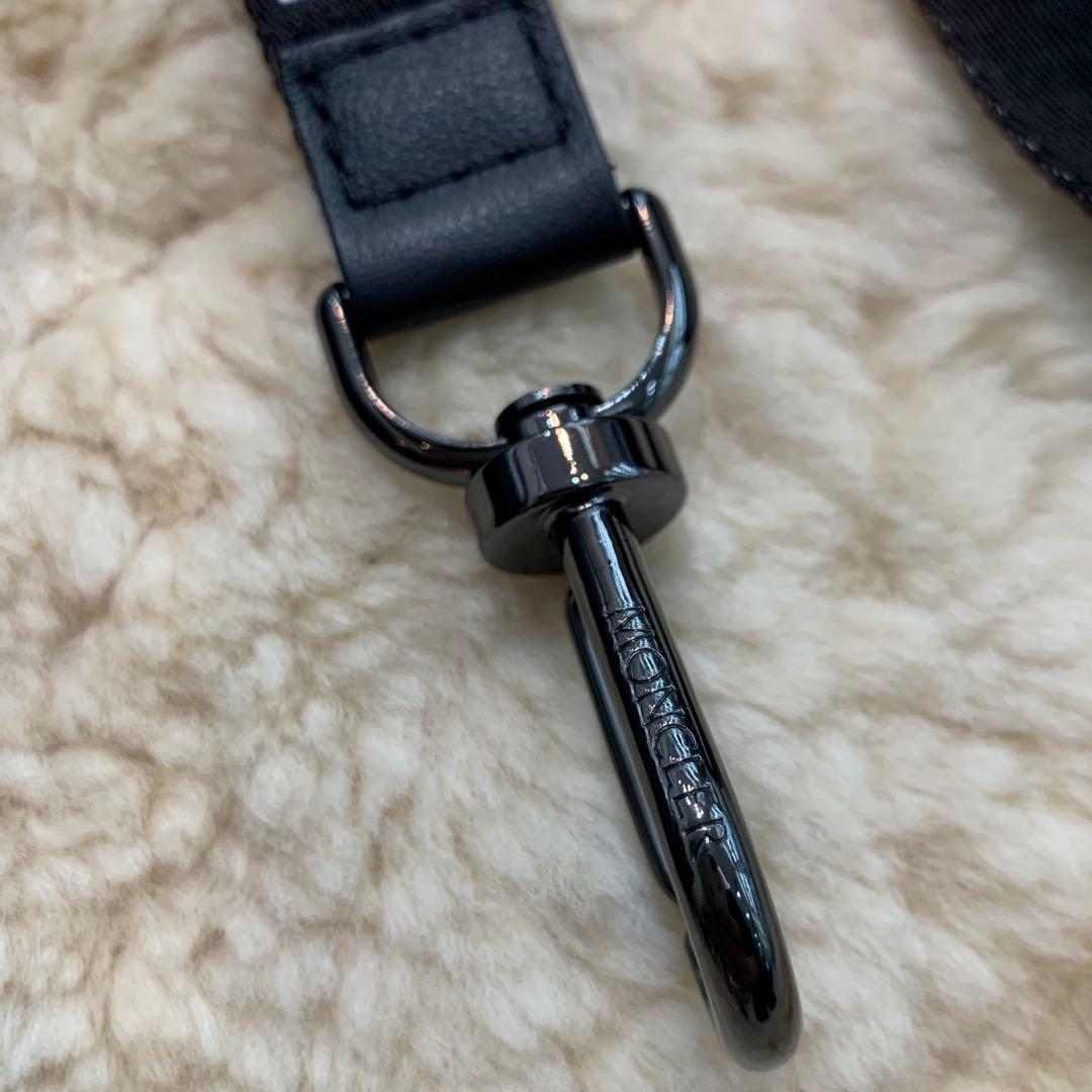 ☆新品同様☆MONCLER GENIUS ネックストラップ ロゴ 黒ｘ白