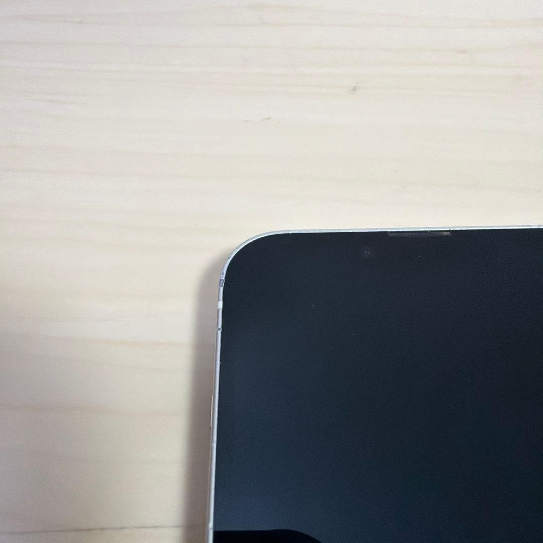 Apple iPhone 13 本体　スターライト 256GB SIMフリー