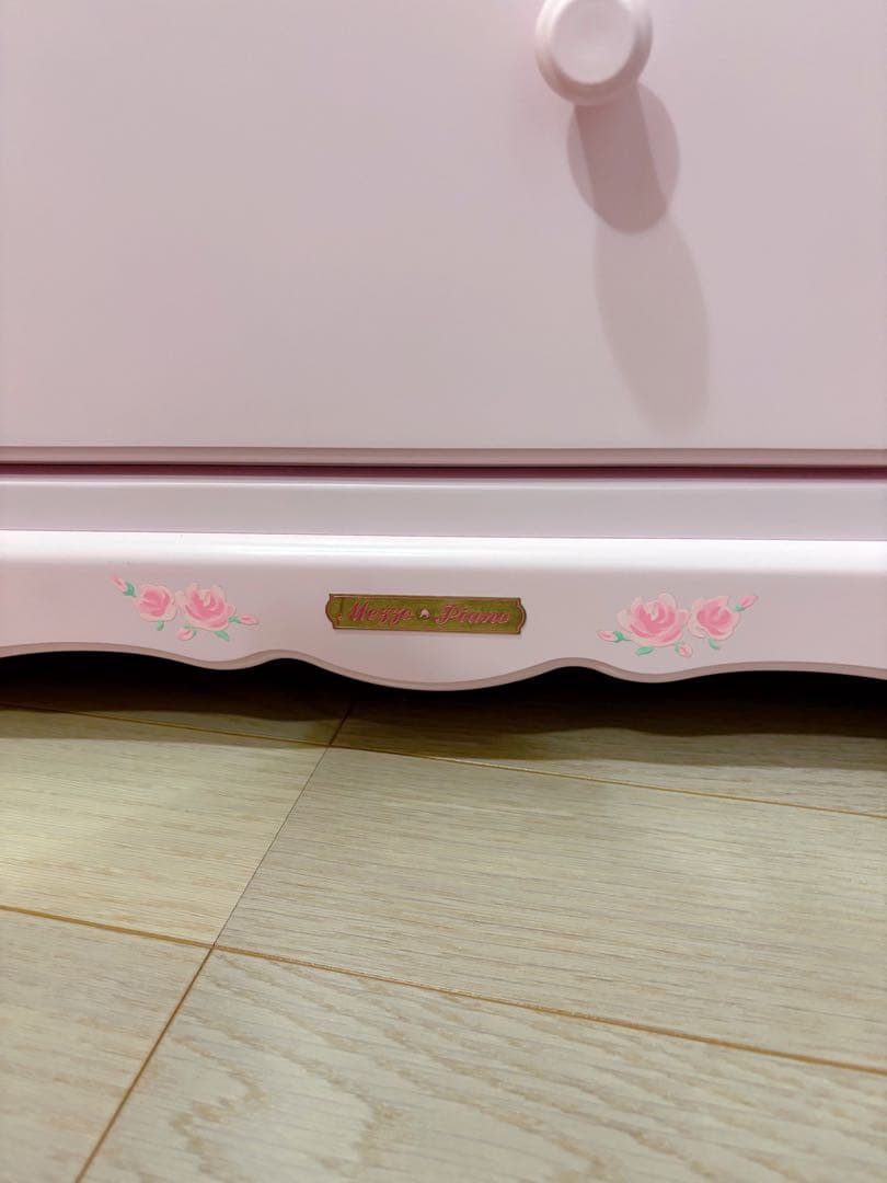 ピンクのハート型ドレッサー