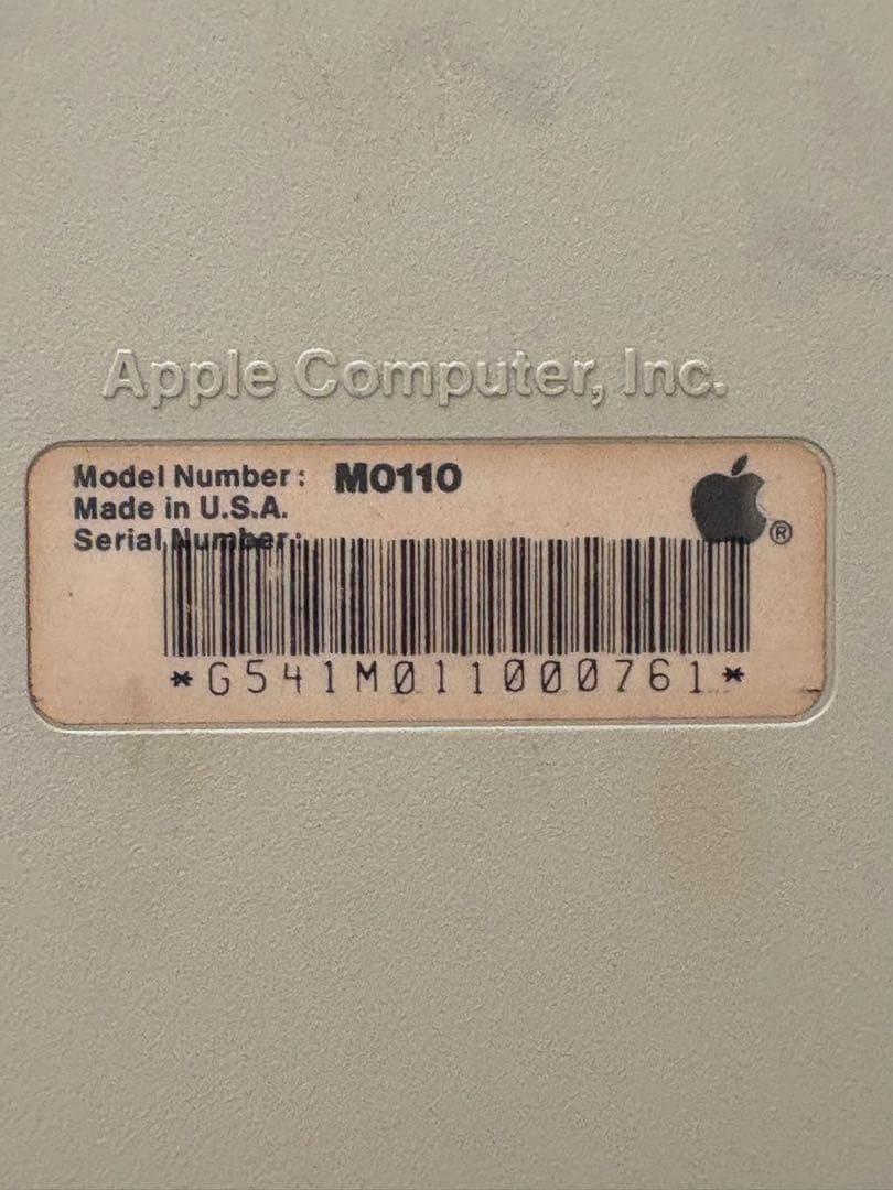 初代Mac128／512K 用キーボード。ケーブル付。モデルM0110