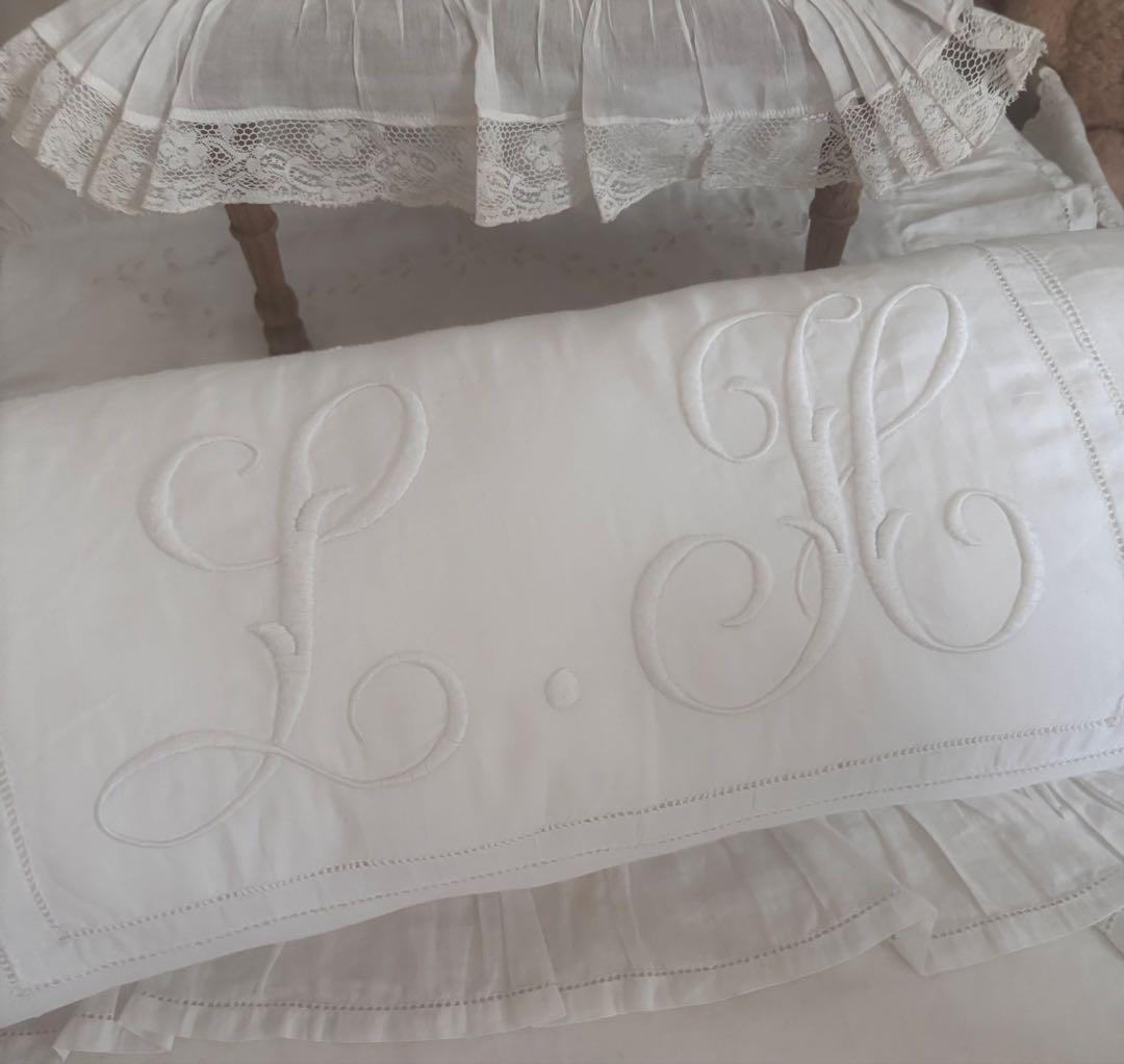 最終　モノグラム　キャンディクッション　リボン仏書体入　フランスアンティーク