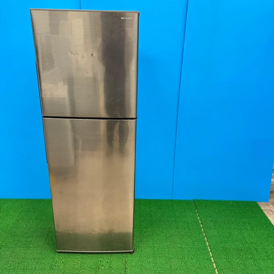 683 SHARP中型　冷蔵庫　小型　200L強　小型　一人暮らし　右開き