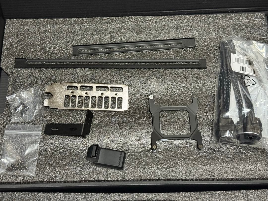 GIGABYTE GEFORCE RTX 5090 基板（PCB）なし