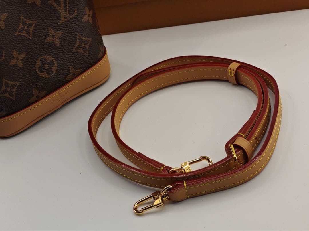 LOUIS VUITTONノエ BB モノグラムショルダーバッグ バケットバッグ