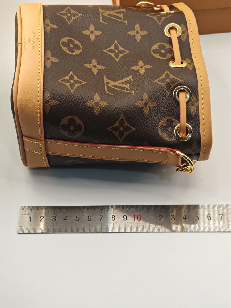 LOUIS VUITTONノエ BB モノグラムショルダーバッグ バケットバッグ