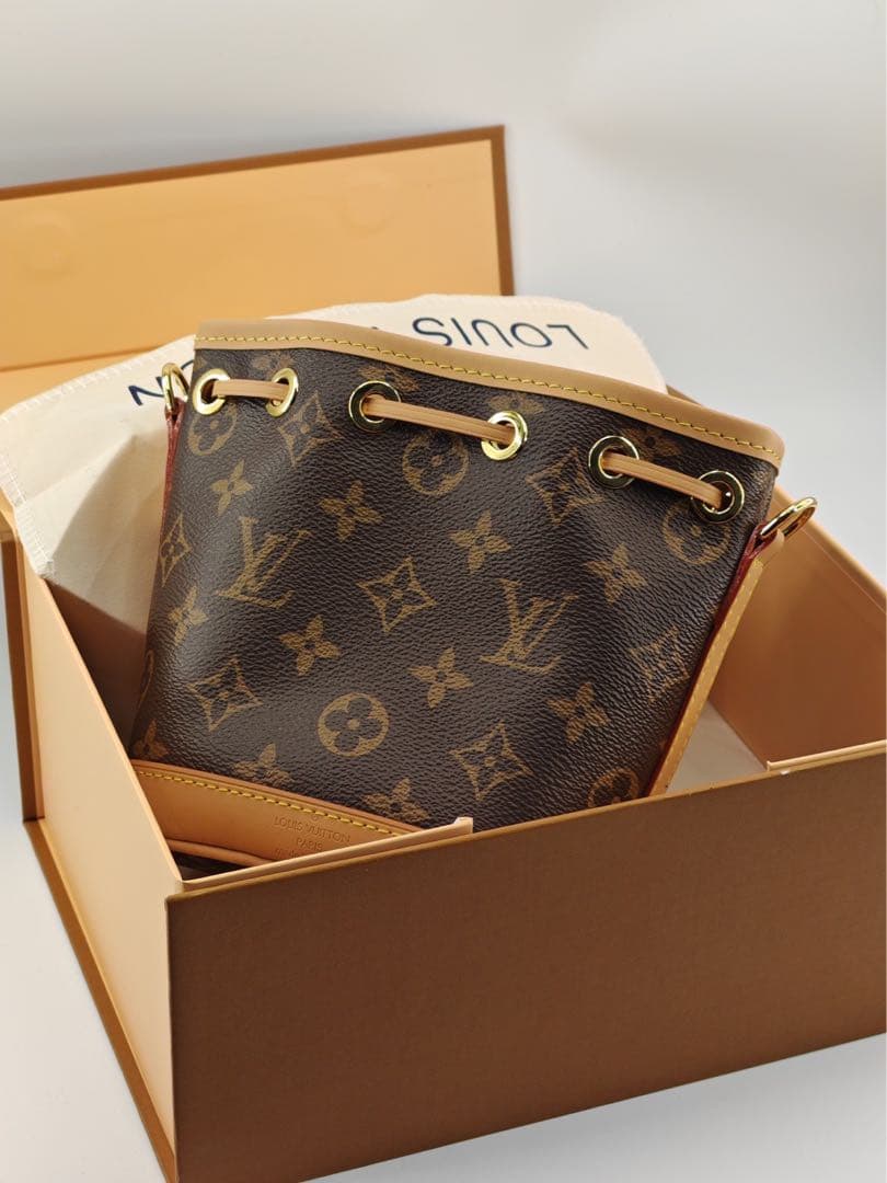LOUIS VUITTONノエ BB モノグラムショルダーバッグ バケットバッグ