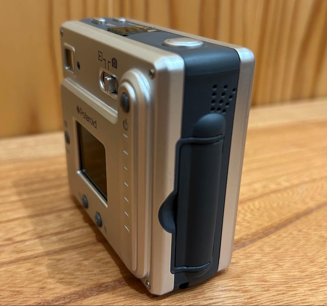 Polaroid PDC2070 動作確認済み　デジタルカメラ