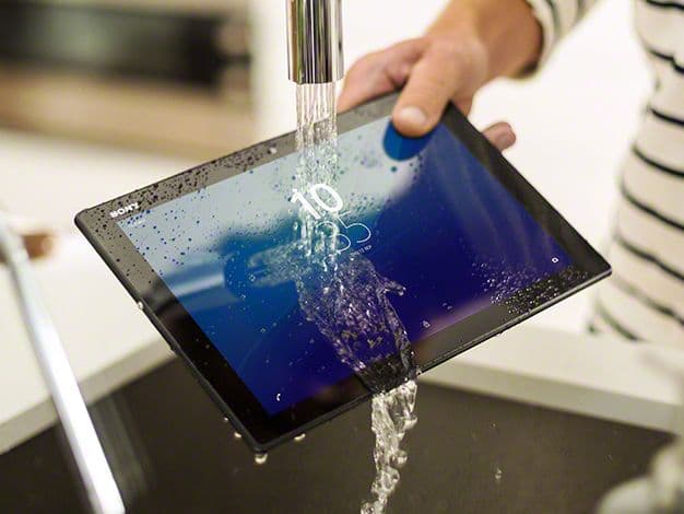 Xperia Z4 Tablet (キーボード＆カバー付き)