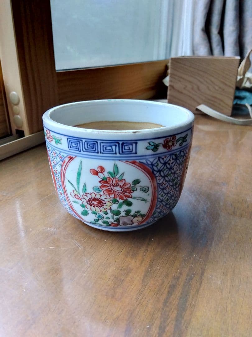 中国陶磁器。赤絵火入れ。三井男爵保有品