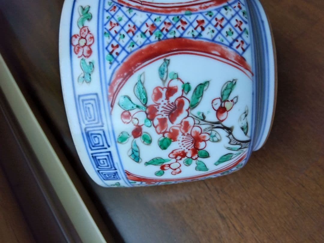 中国陶磁器。赤絵火入れ。三井男爵保有品