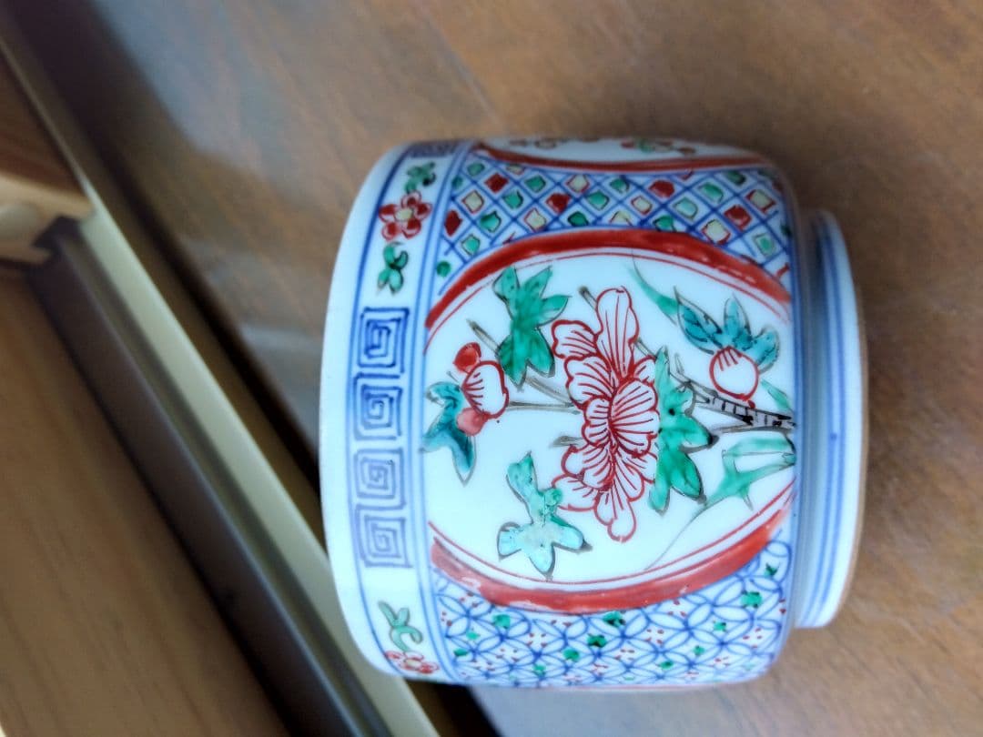 中国陶磁器。赤絵火入れ。三井男爵保有品