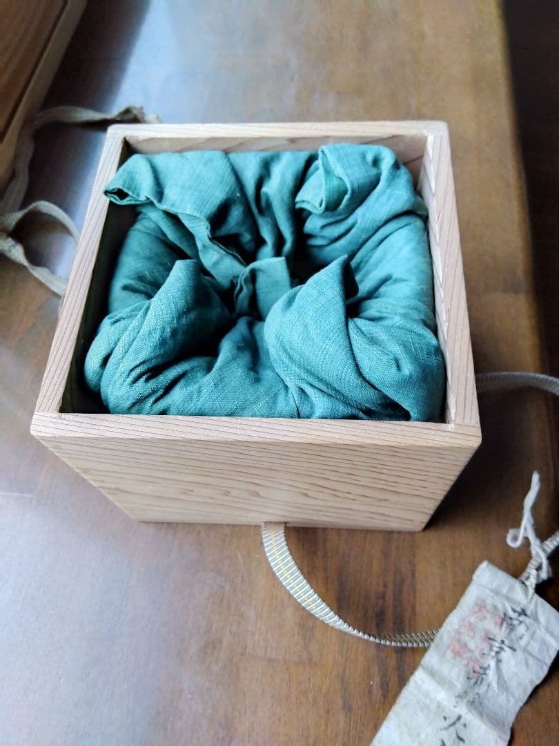 中国陶磁器。赤絵火入れ。三井男爵保有品