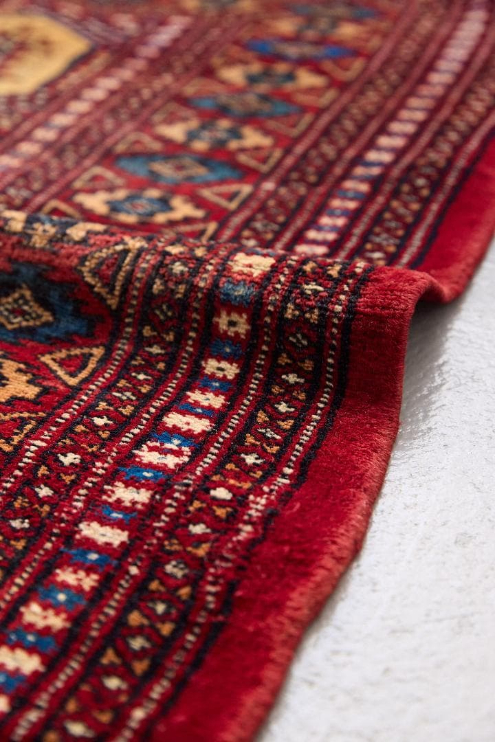 ヴィンテージラグ　トライバルラグ　パキスタン産（118×83cm）赤　ベージュ