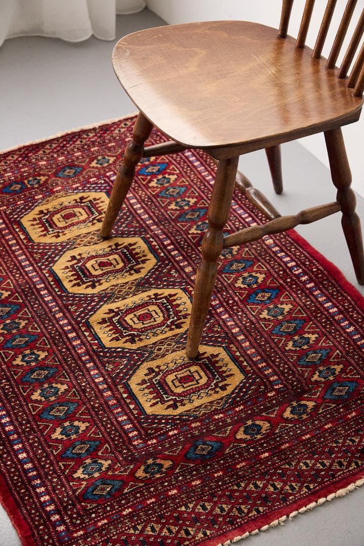 ヴィンテージラグ　トライバルラグ　パキスタン産（118×83cm）赤　ベージュ