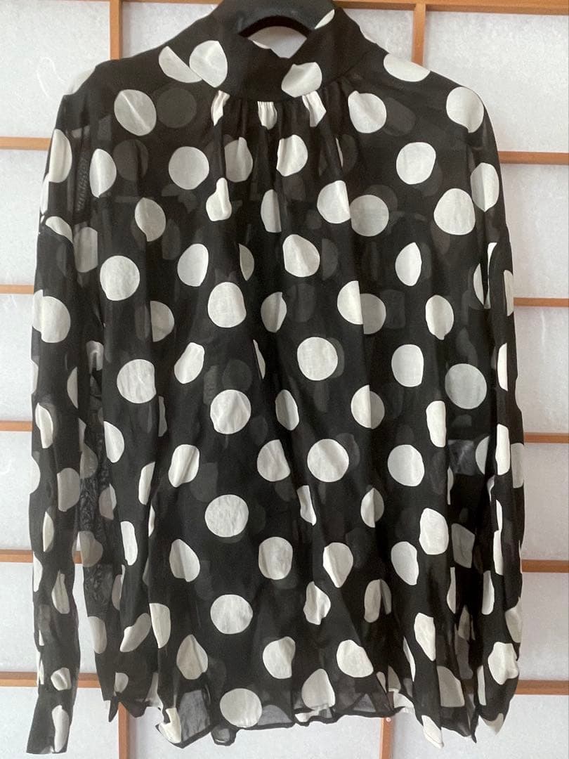 トゥモローランドコレクション　イヴェールドットプリント バックリボンブラウス