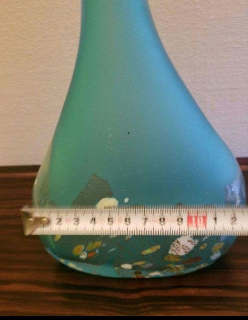 ガラス作家もの石井康治の凛とした中にも華やかさをひめたブルーが映える一品です