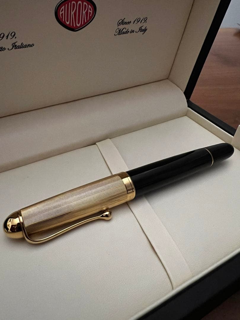 アウロラ 万年筆 88 ゴールドキャップ/ブラック 801 EF
