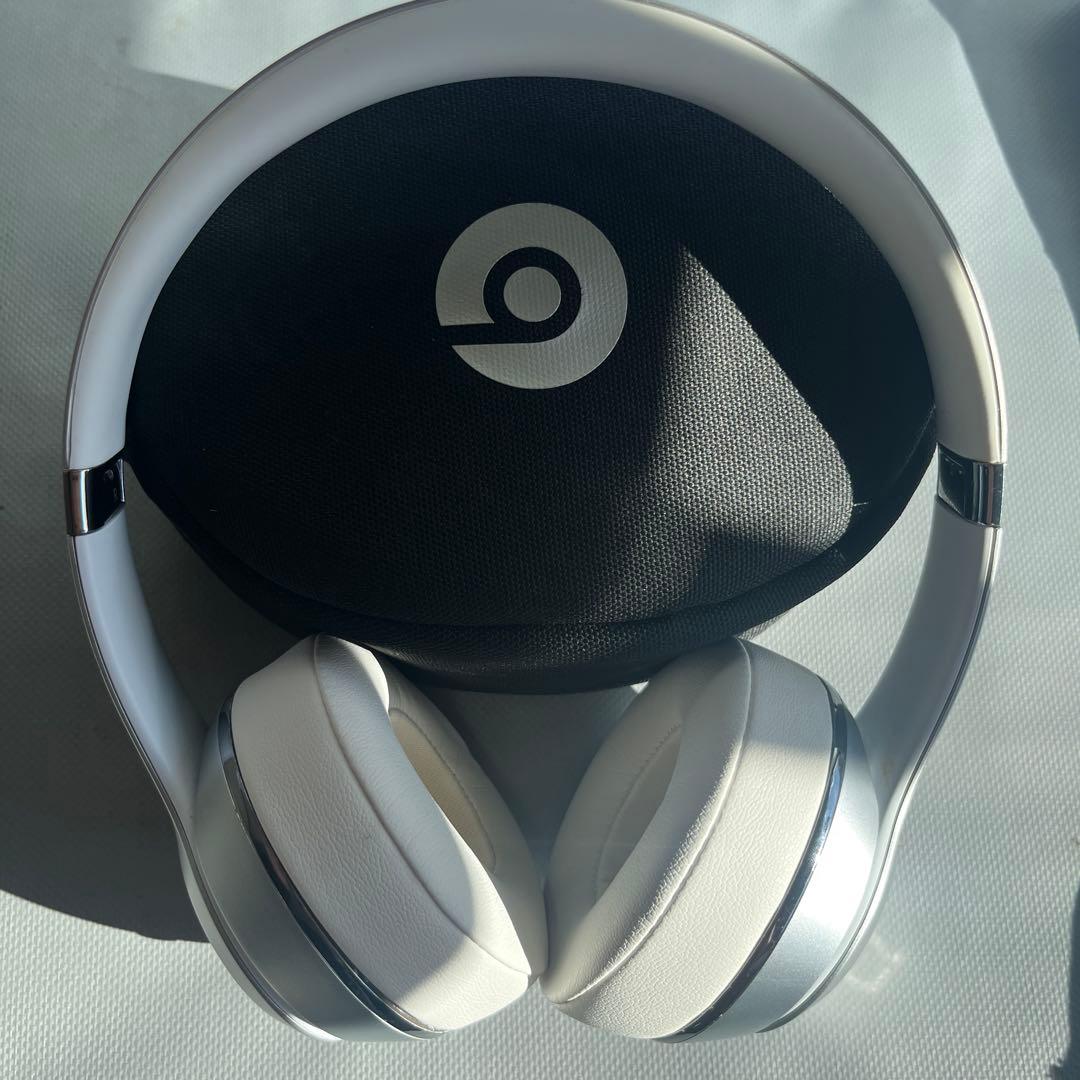 beats solo3 ワイヤレスヘッドホン　シルバー