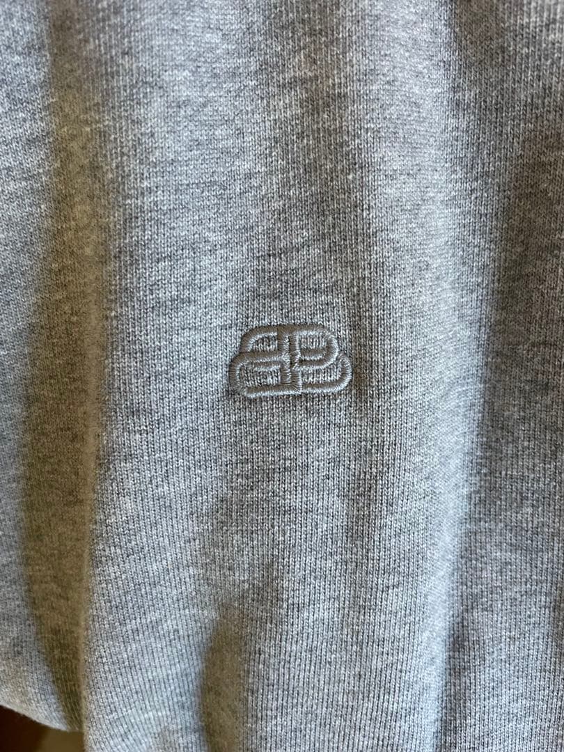 BALENCIAGA ロゴ刺繍デザインスウェット