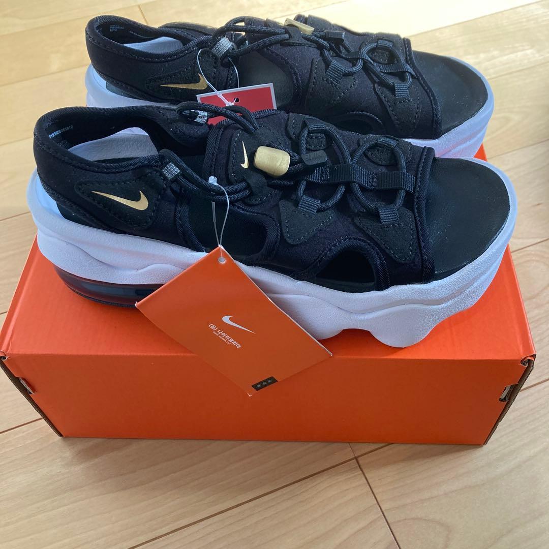 ナイキ　エアマックスココ　22cm