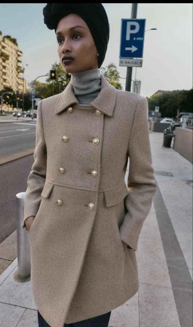 ZARAウール混紡ショート丈ダブルブレストコート