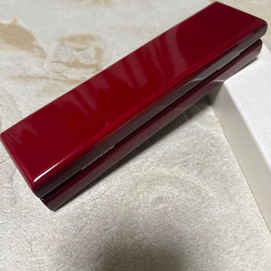 赤い高級木製ギフトボックス