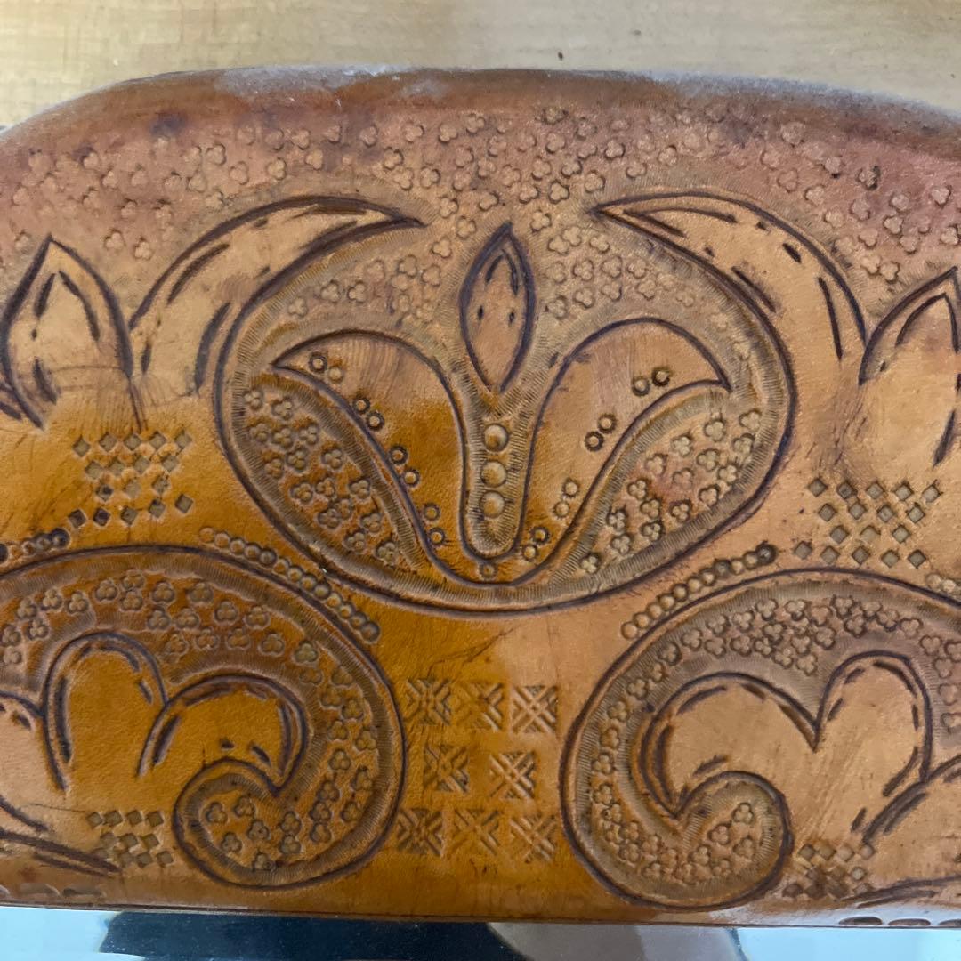 壁掛け鏡　革　カービング