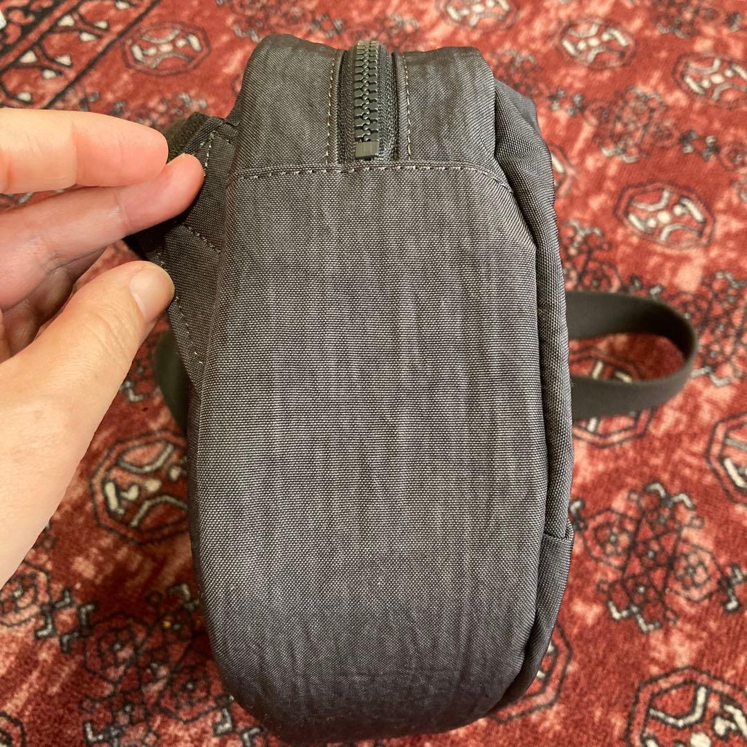 NIZYU KANO ナイロンボディバッグ　ダークグレー　Mサイズ