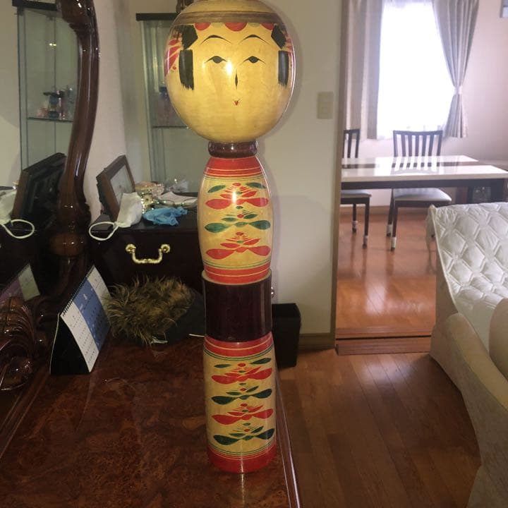 宮城県遠刈田こけし、佐藤名人の作品との事です。