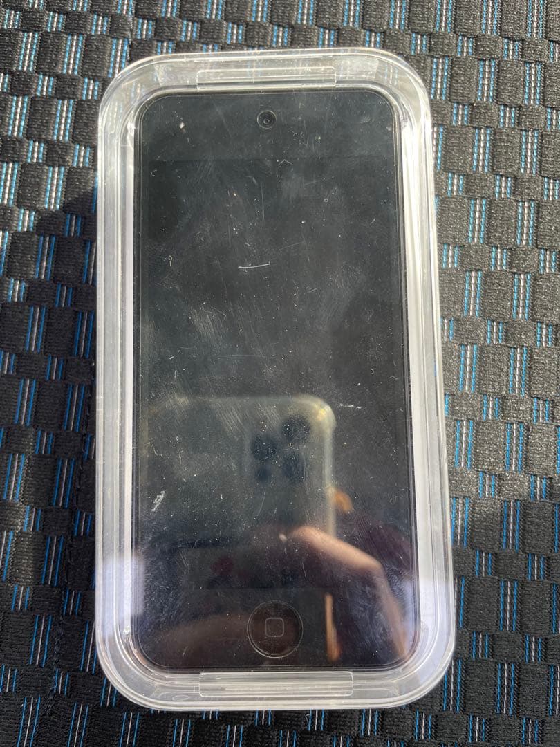 美品　iPod touch (第6世代) 64GB シルバーA1574