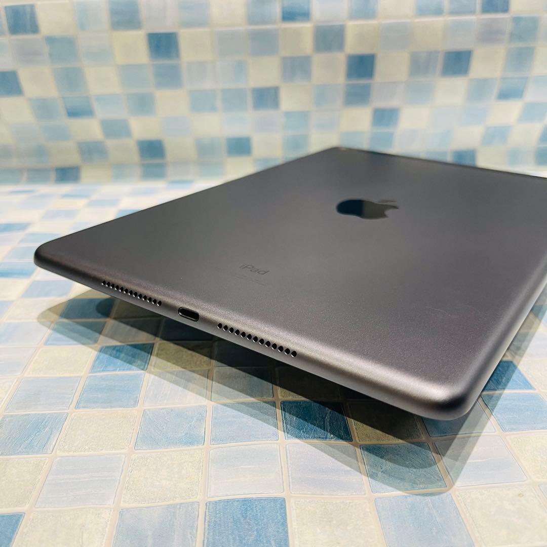 iPad 第9世代 本体 64GB WiFi+Cellular ドコモ グレイ