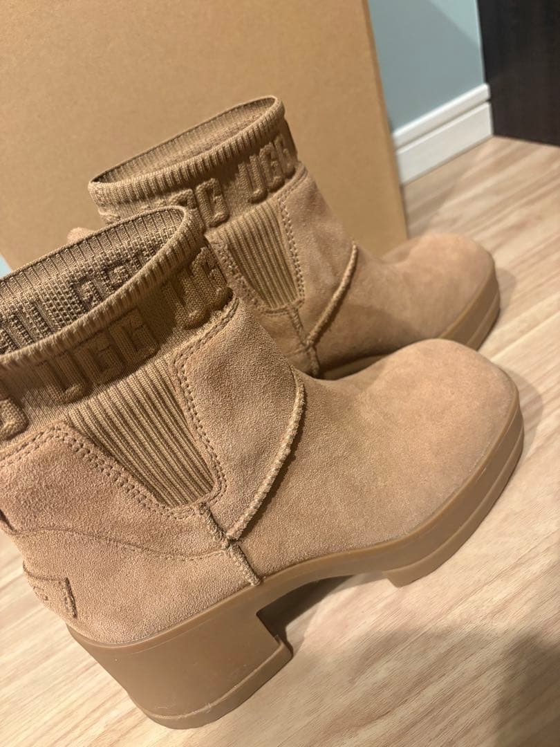 UGG Moxy Chelsea ブーツ
