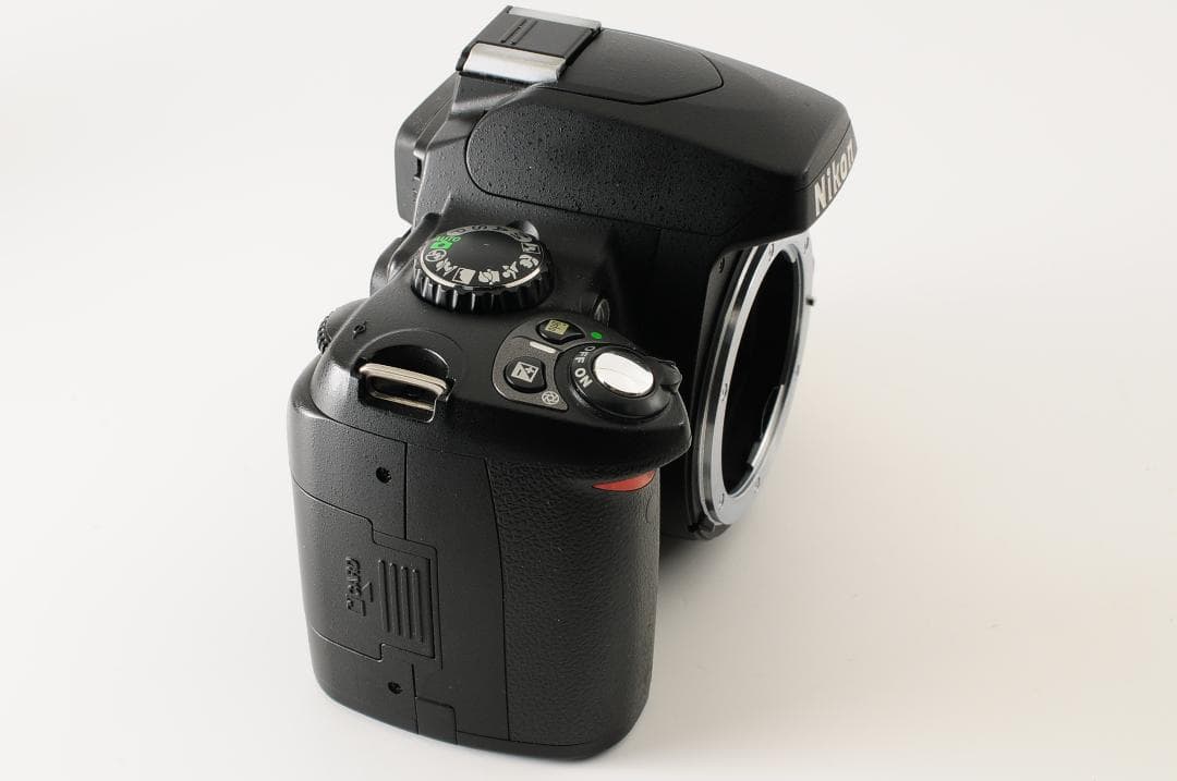 【ほぼ新品】 ニコン Nikon D40 ボディ シャッター回数 1900回