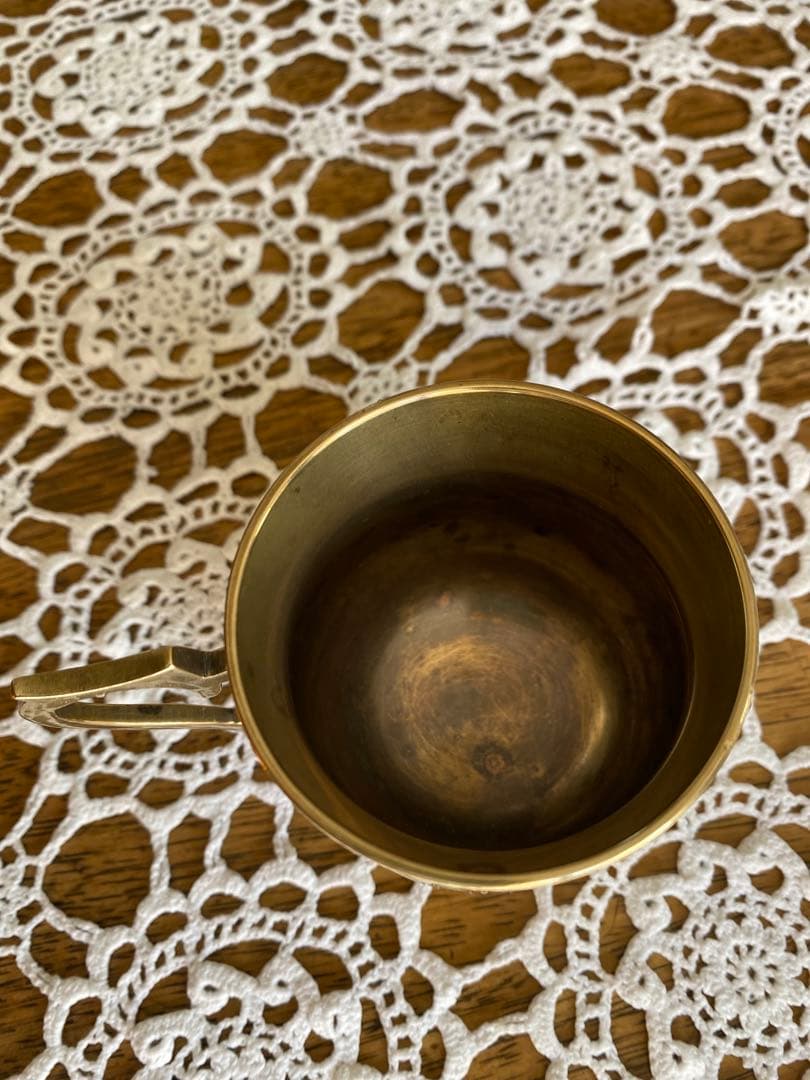 真鍮製花模様カップ英国製相当古い物品です