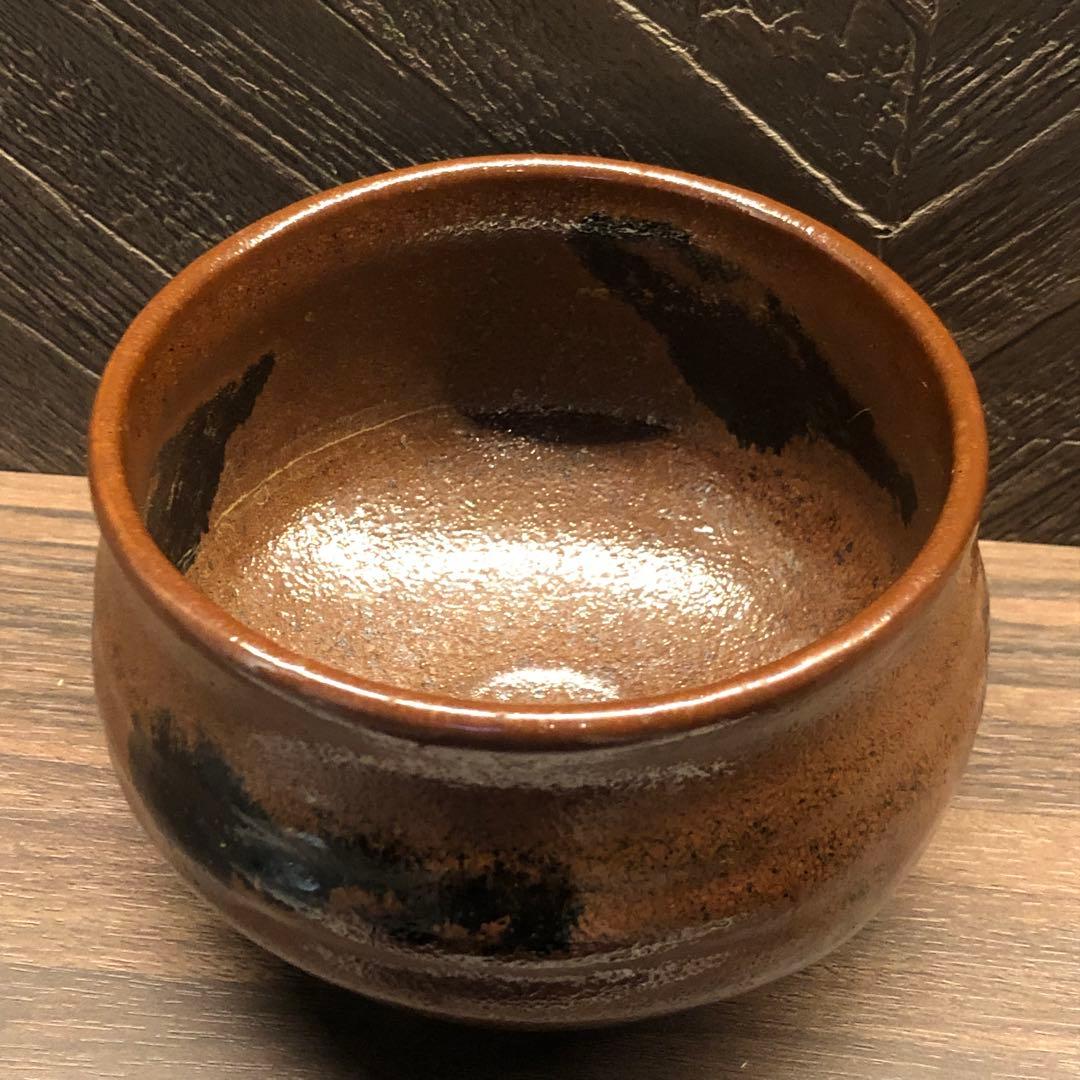 究極の古美術◾️蔵から茶黒のめちゃくちゃ雰囲気のある抹茶茶碗が出て来ました。