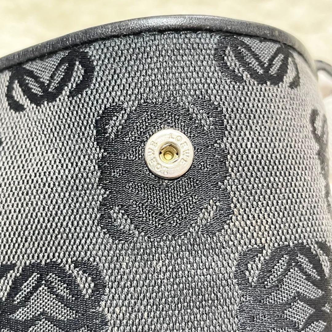 【商談中LOEWE ショルダーバッグ　ポシェット　レザー　黒　リピートアナグラム