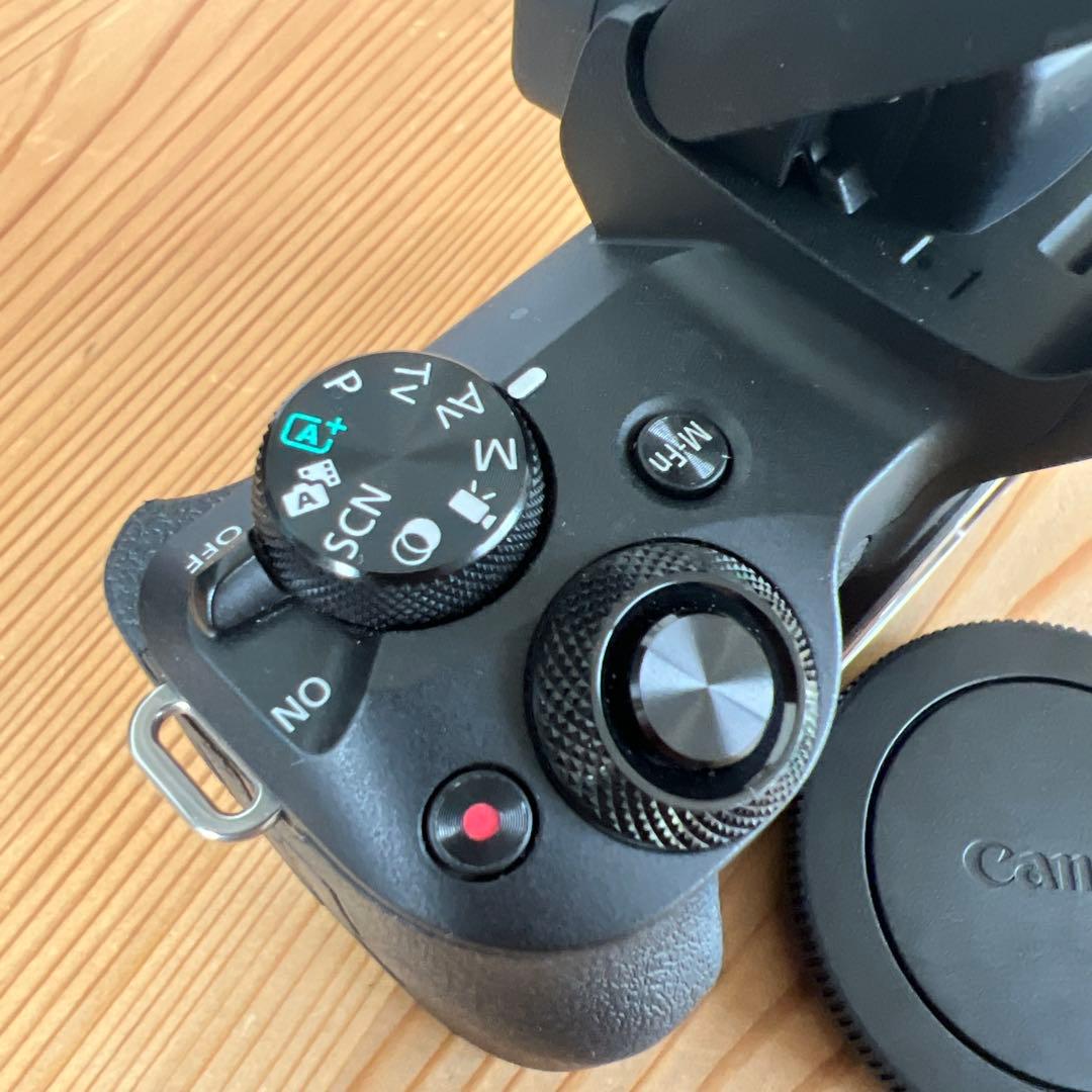 【美品】Canon／EOS Kiss M（ブラック）