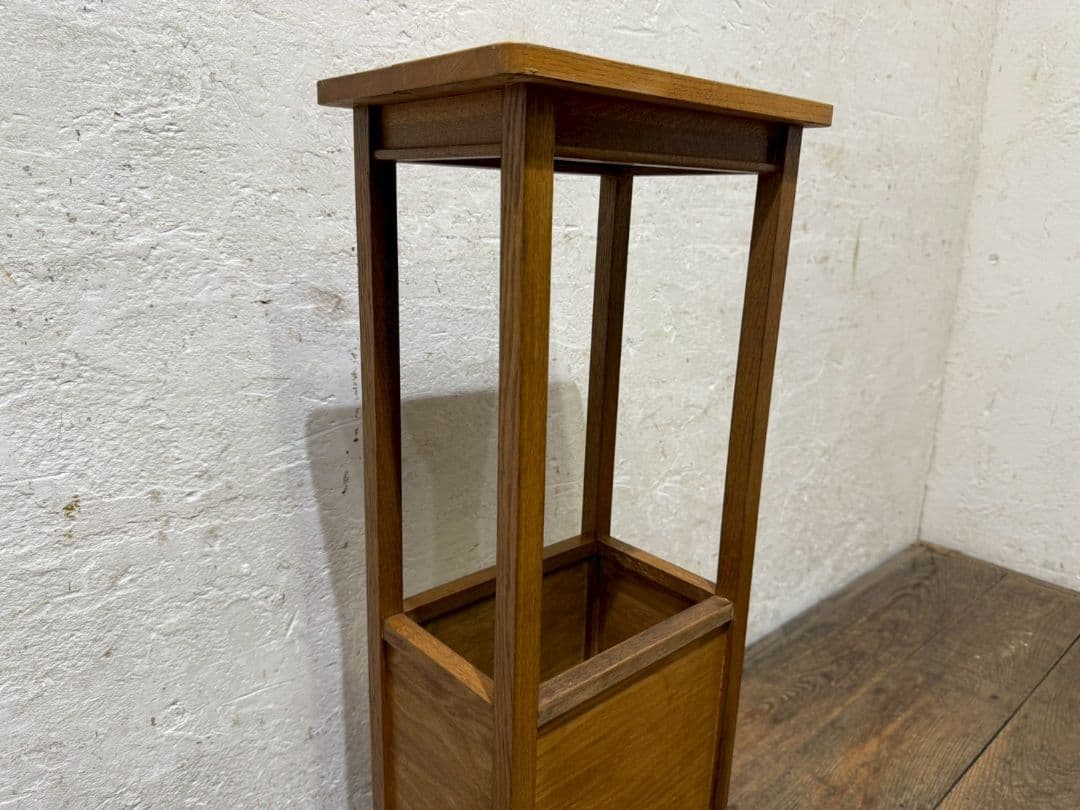 1178 小ぶりなサイドテーブル　陳列台　展示台　花台　古家具　レトロ　和モダン