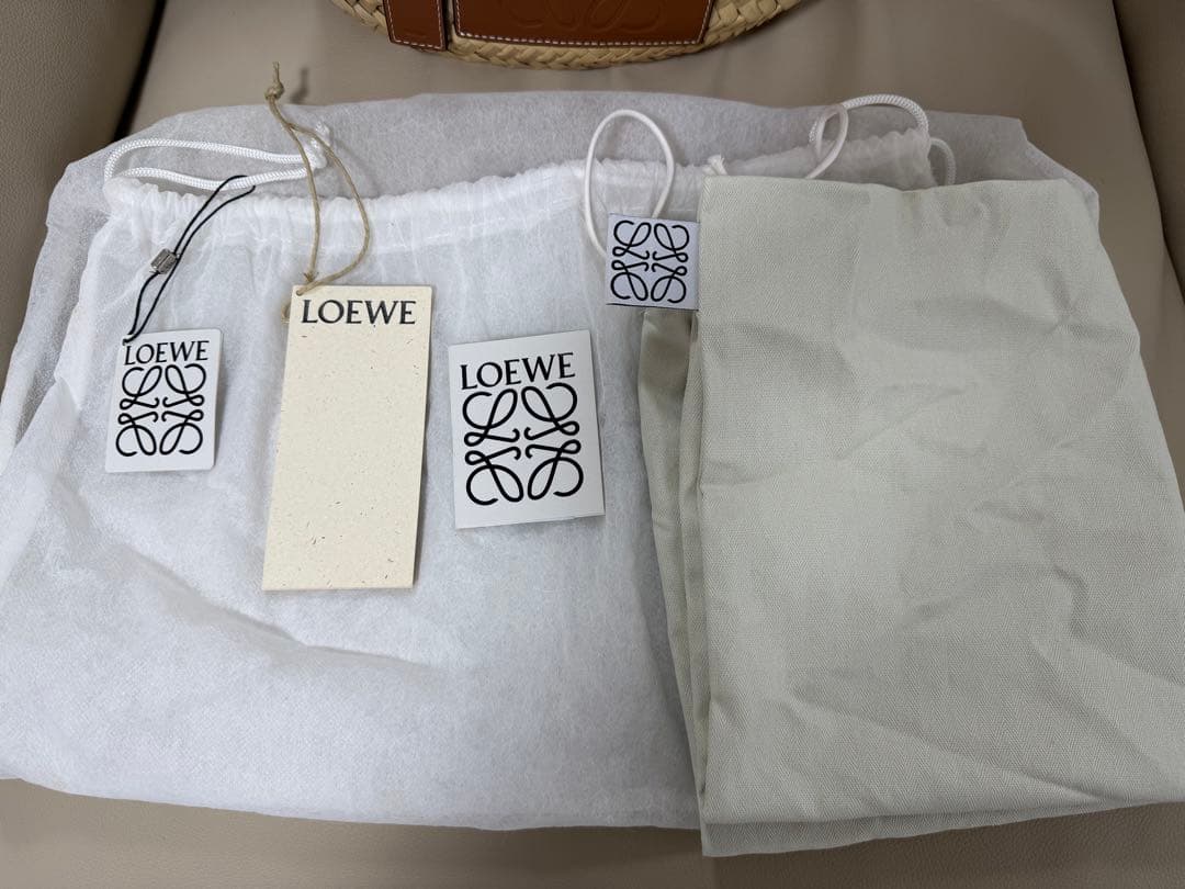 LOEWE ベージュ かごバッグ