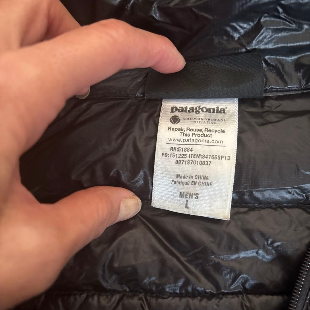 パタゴニアダウンパーカー黒　サイズＬ